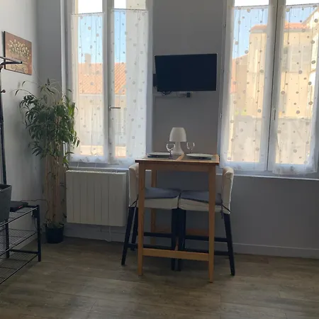 Petit Apartment *